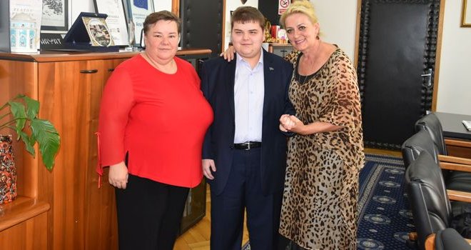 Rođen je slijep, ali za nega ne postoji 'ne znam' i 'ne mogu': Studira na FPN-u, govori strane jezike, svira dva instrumenta...