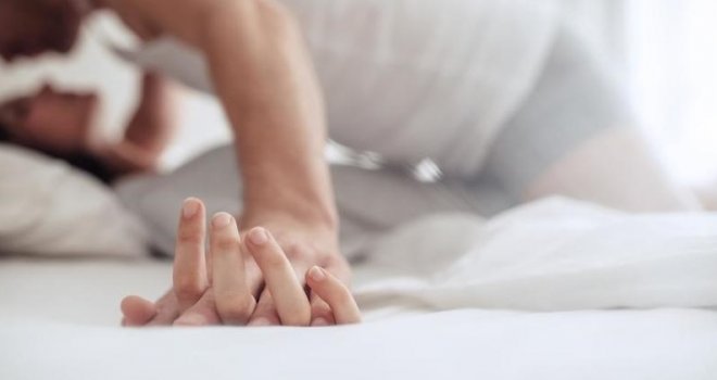 Parovi tvrde da tokom seksa više ne uživaju: Za novi trend u vođenju ljubavi potrebne su vam bluetooth slušalice