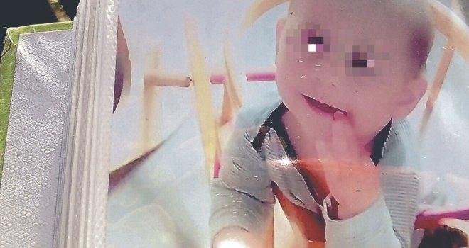 Beba dobila temperaturu, pa na putu do bolnice umrla... Otac Filip je zgrabio nož i izbo se 19 puta!