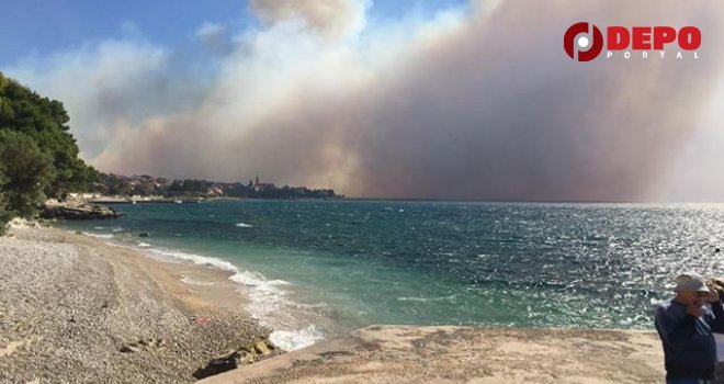 Požar kod Orebića ponovno se razbuktao, mještani evakuisani