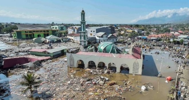 Jezivi prizori nakon razornog cunamija: Broj mrtvih se udvostručio, iz velikog grada stiže samo muk