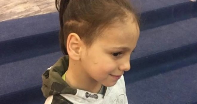 Šestogodišnjak iz Sarajeva teško povrijeđen dok se igrao sa vršnjacima: Dječak bacio zapaljenu granu na njega, buknula je majica...