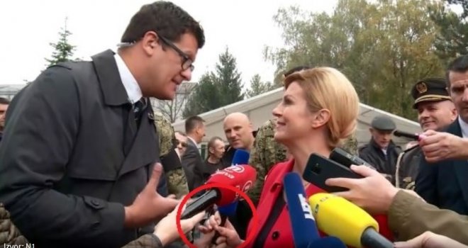 Iznervirala je pitanja: Kolinda Grabar-Kitarović zgrabila mikrofon novinaru iz ruke, a evo šta ju je upitao...