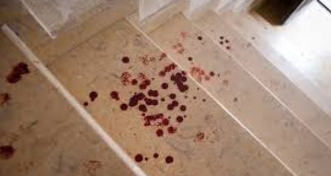 Horor u Tuzli: Maloljetnica pronađena u lokvi krvi u stubištu zgrade!