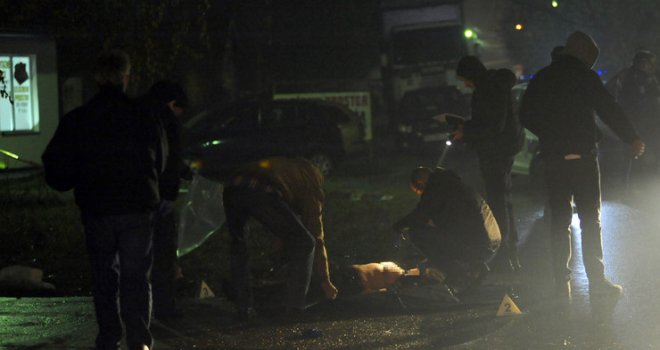 Azra D. pronađena mrtva nasred ulice: Muž autom pratio ženu, a kada ju je sustigao, iskasapio je nožem i pobjegao