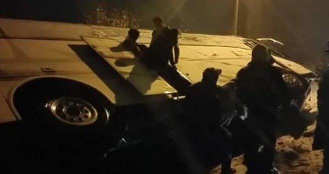 Putnici iskakali kroz prozor: Sudarili se autobus i automobil, tri osobe povrijeđene