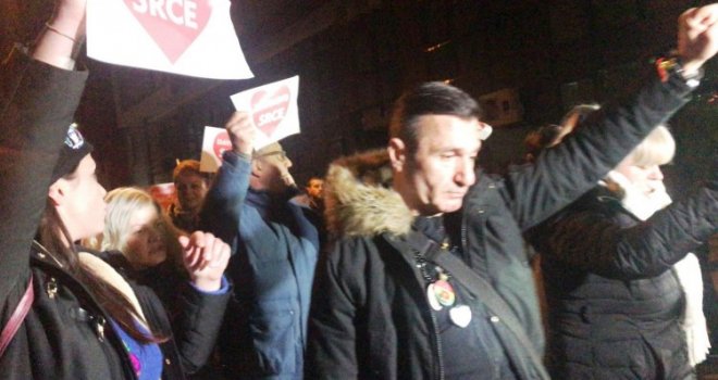 Davor Dragičević predvodio protestnu šetnju, stigli i Tuzlaci: 'Uhapsite Lukača', 'Pravda za Davida'...