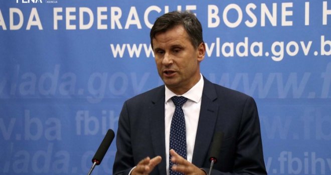 Novalić odgovorio na optužbe iz SDP-a: Radi se o čistom politikanstvu, maskiranom u brigu za građane 