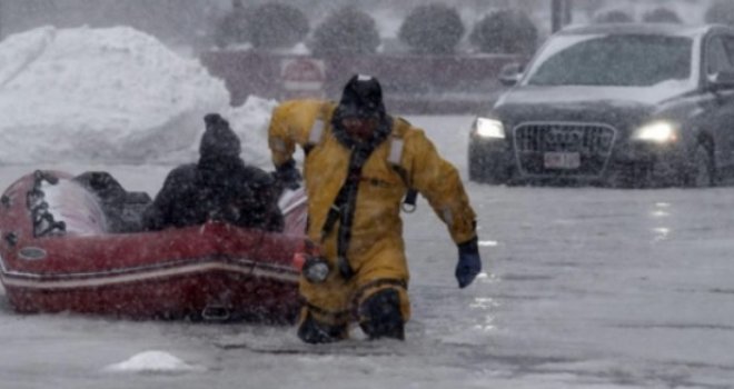Polarni vrtlog hara Amerikom, najmanje osmero mrtvih, smrznut muškarac nađen u garaži
