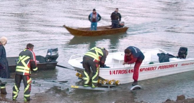 Utopili se supružnici, kćerka i momak koji je pokušao da ih spasi: Majka pokušala pomoći djetetu pa se udavila...