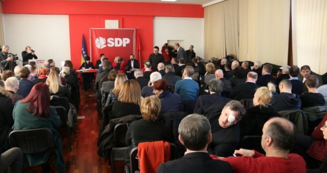 Lagumdžija držao govor 40 minuta: Trojicu 'mladih lavova' optužio da su glavni krivci  za lošu poziciju SDP-a... 