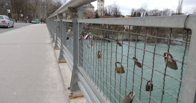 Hospitaliziran muškarac koji je skočio s Gradskog mosta u Bihaću