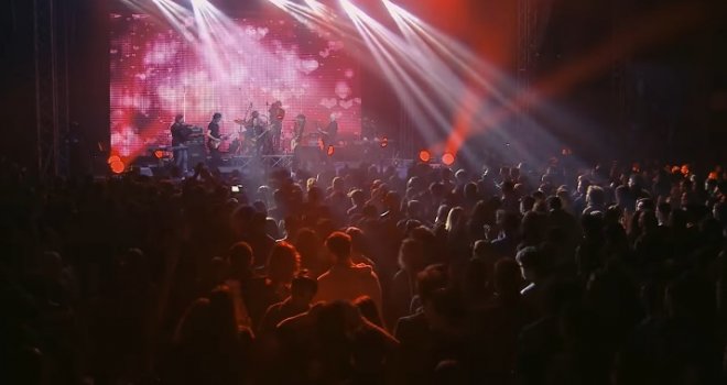 Nezaboravni trenuci s rođendanskog koncerta 'Zabranjenog pušenja' u Sarajevu: Ruke u zraku, publika u transu... 