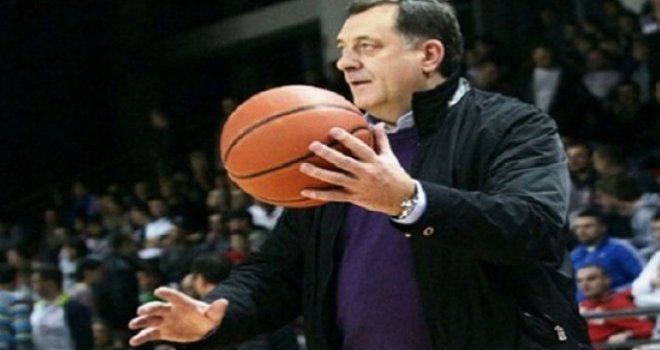 Ima li ko da zaustavi Milorada u akciji: Dodik pokazao kako (dobro) igra košarku, mnogi bi mu pozavidjeli