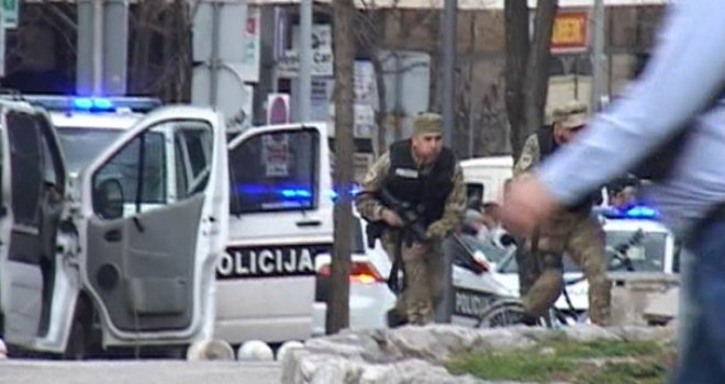 Drama u Mostaru: Trojica oteli kombi pun robe u oružanoj pljački, ranjen zaštitar
