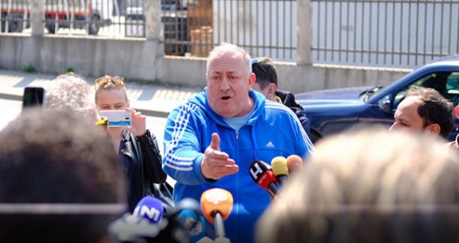Član SDA Senad Sućeska napao grupu novinara na pres-konferenciji: Ned'o vam dragi Bog da sam zovn'o onu raju…
