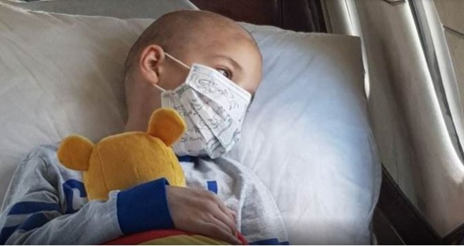 Maleni Mak Hasić prebačen specijalnim sanitetskim avionom u Tursku: Doktori mu predviđaju do osam ciklusa hemoterapija