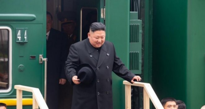 Lider Sjeverne Koreje krenuo vozom u Rusiju na sastanak s Putinom