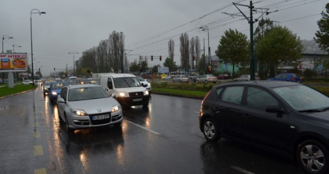 Ledena kiša napravila haos na sarajevskim ulicama: Kolaps saobraćaja, desetak udesa...
