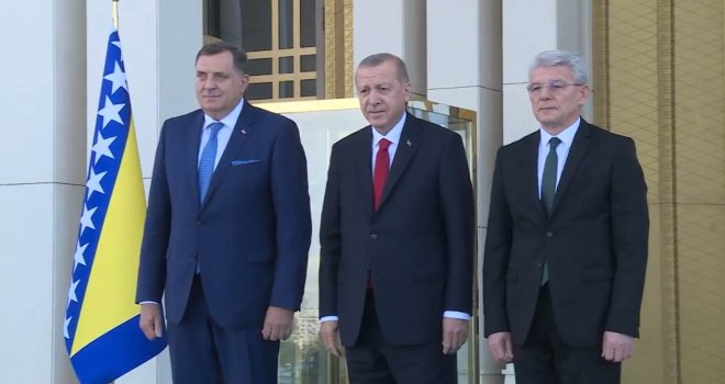 Članovi Predsjedništva BiH u Turskoj dočekani uz vojne počasti, Dodik pozdravio sa 'merhaba asker'