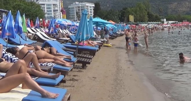 Turisti hrle u Crnu Goru, 10 puta više gostiju nego prošlog ljeta: Prešišali Hrvatsku, Španiju, Tursku... Ali, ima i zaraženih