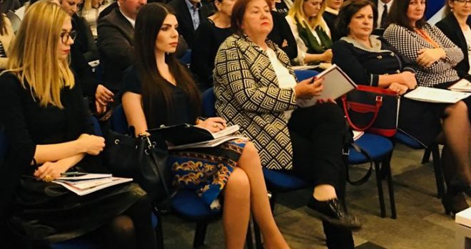 Svoju trudnoću platila nižim radnim mjestom: Kada se vratila sa porodiljskog, dočekalo je neugodno iznenađenje...