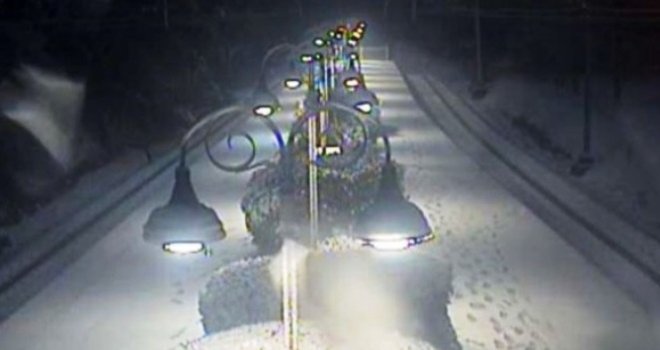 Svi šokirani: Snijeg veje, vjetrovi udaraju... Ljudi uz obalu upozoreni da ne izlaze iz kuća, ne pamte ovakve prizore!