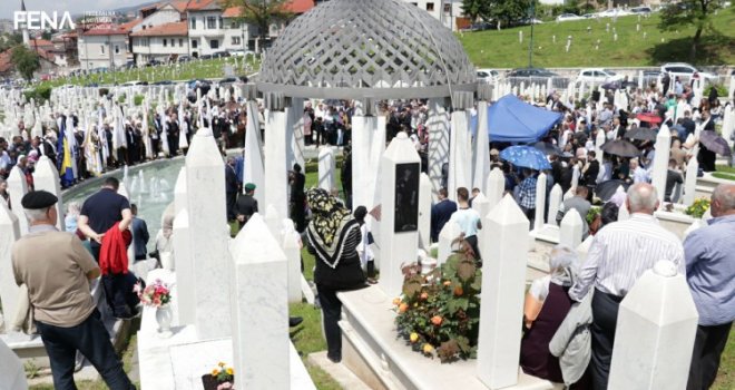 Učenjem Fatihe, Jasina i dove, polaganjem cvijeća i vijenaca na mezarju Kovači obilježen Dan šehida