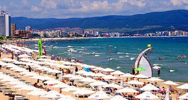 Turisti navalili na novu hit lokaciju: Kugla sladoleda 1,40, pivo 2, a ručak 10 eura...