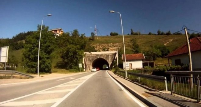 Bračni par iz Sarajeva sletio u provaliju kod Konjica