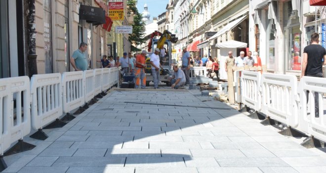 Od Katedrale do 'Slatkog ćošeta': Počelo popločavanje glavne sarajevske ulice Ferhadija