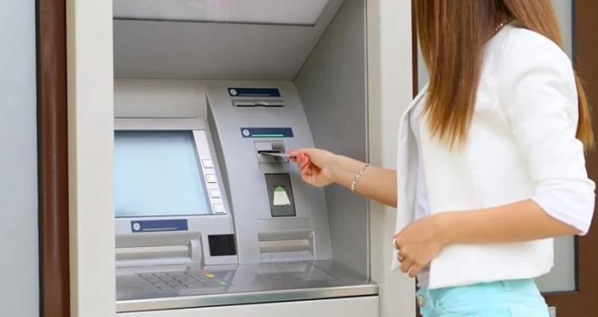 Zbog ovoga više nećete uzimati papirnu potvrdu sa bankomata: Jedino rukavice mogu pomoći...  