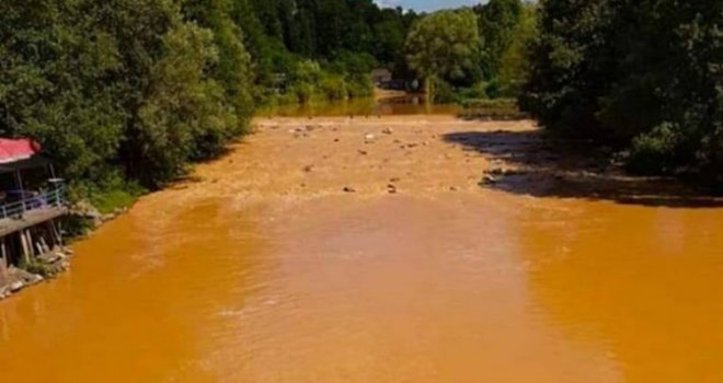 Rijeka u BiH ima neobičnu boju, inspektori uzeli uzorak: Da li je na pomolu ekološka katastrofa?