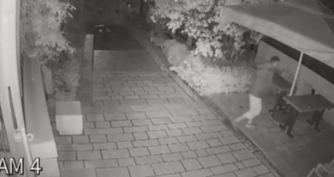 Muškarac ukrao sto iz harema džamije u Sarajevu, snimila ga kamera