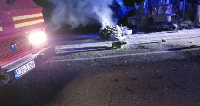 Poginuo 22-godišnjak, motocikl se zapalio nakon stravičnog sudara