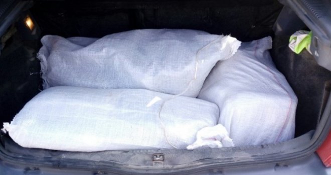 Hapšenje u Istočnoj Ilidži: Nedeljko Racković 'pao' s oko 20 kilograma skanka u vozilu