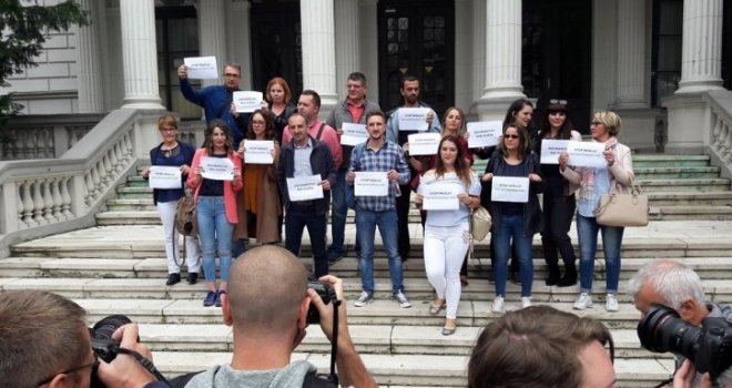 Na Stupu osvanuli uvredljivi grafiti: Danas protesti novinara u Sarajevu