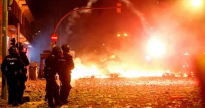 Rat u Barceloni: Policija tek u noći preuzela kontrolu, najmanje 89 povrijeđenih