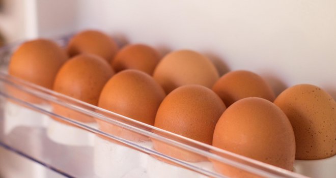 Svi pričaju o fenomenalnom triku kuhara koji je otkrio kako da se jaja tokom pečenja ne zalijepe za tavu 