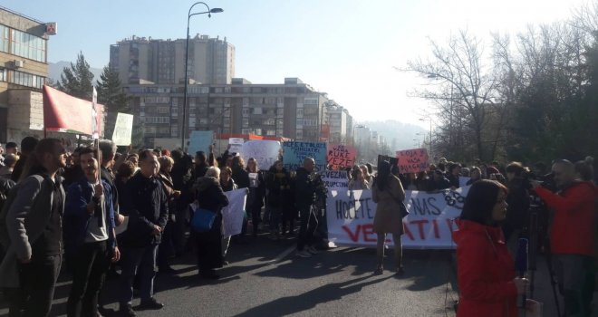 U subotu novi protest - u 12 sati: Građani se ispred Vječne vatre u Sarajevu ponovo okupljaju 