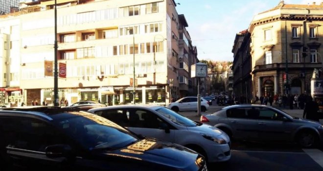 Sarajlije u lovu na sniženja napravili kolaps: Zbog Crnog petka tramvaji ne voze do Baščaršije