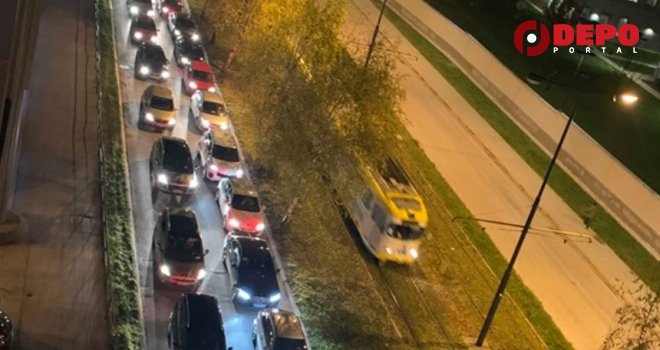 Crni petak blokirao Sarajevo: Tramvaji ne voze do Starog Grada, Hitna pomoć ispred SCC-a