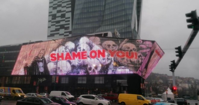 Na SCC-u postavljena ogromna Handkeova fotografija: 'Neka te je sram!'