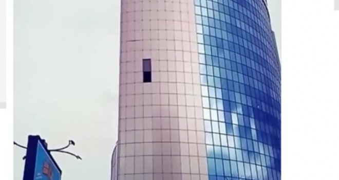 Od čega se prave ove moderne zgrade: Vjetar u Sarajevu 'otkinuo' komad fasade sa Capital Towera! Građani, čuvajte se!