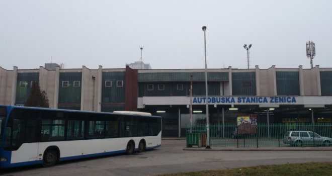 Radnici 'Zenicatransa' nastavljaju blokadu Autobuske stanice
