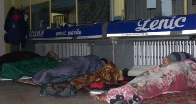 Nastavlja se blokada Autobuske stanice Zenica i štrajk glađu: 'Samo piju vodu i koriste cigarete, osjeti se iscrpljenost'