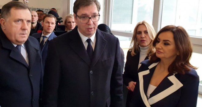 Vučić u Mrkonjiću: Samo nas pustite da budemo svoji na svome i čuvamo svoje ime, prezime i vjeru