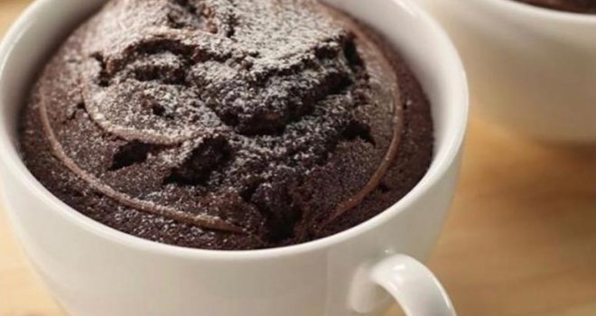 Za iznenadne goste: Isprobajte zamamni dvominutni čokoladni kolač iz šoljice