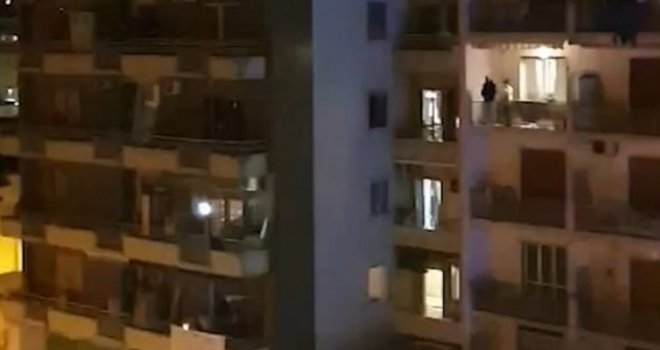 Italijani u kućnoj izolaciji izašli na balkone i jedni drugima zapjevali: 'Ljudi poput nas se nikad ne predaju!'