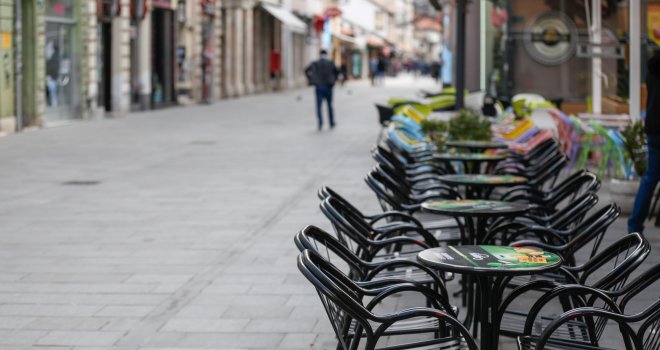 Građani u kućama, rezervacije otkazane, pustoš na sarajevskim ulicama: Pogledajte kako izgleda glavni grad BiH
